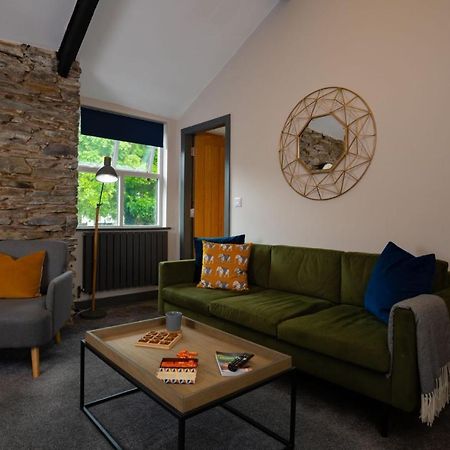 Spacious - Contemporary 2Br Apartment - Central Ambleside - Parking Екстериор снимка