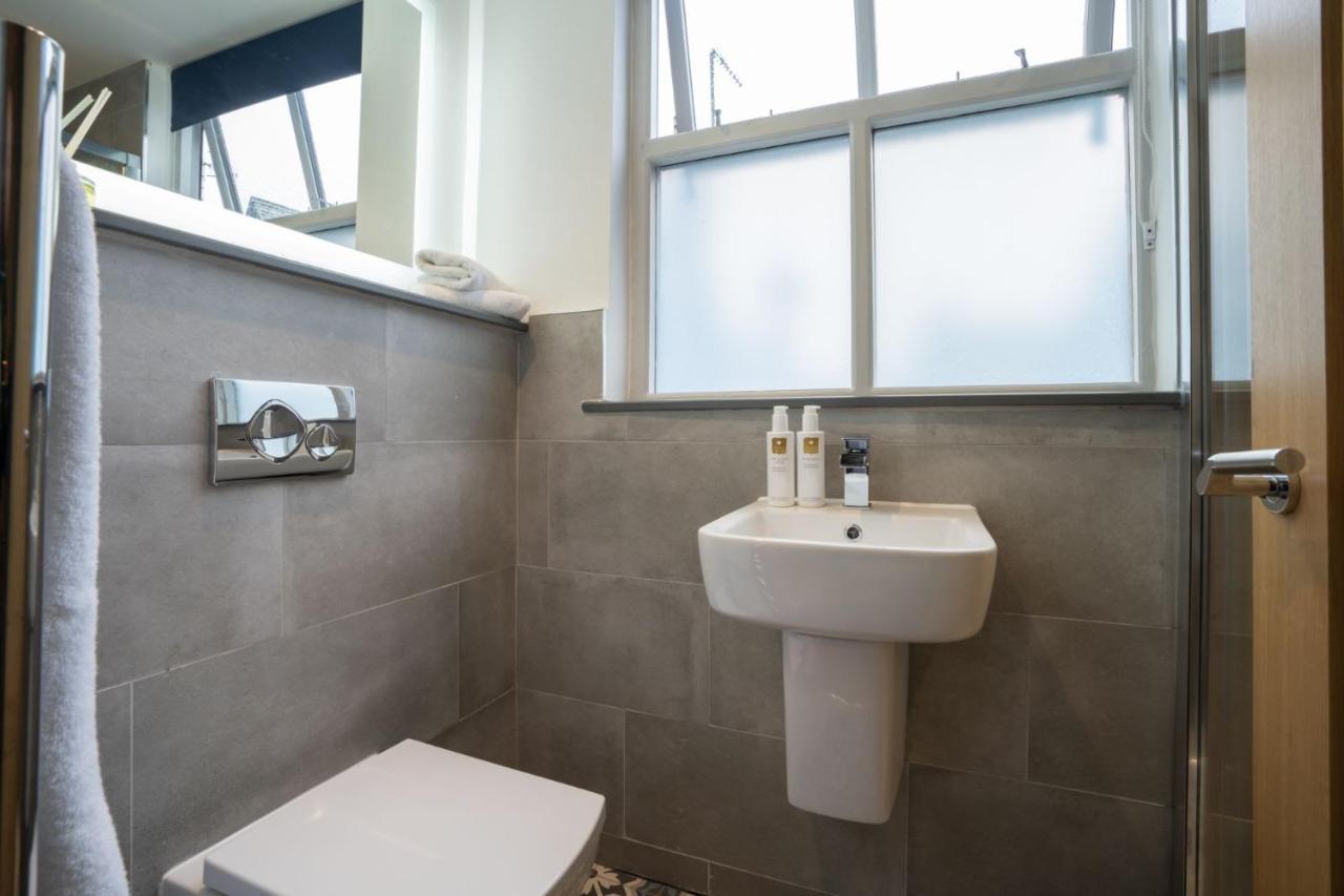 Spacious - Contemporary 2Br Apartment - Central Ambleside - Parking Екстериор снимка