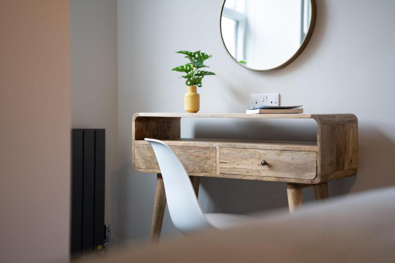 Spacious - Contemporary 2Br Apartment - Central Ambleside - Parking Екстериор снимка